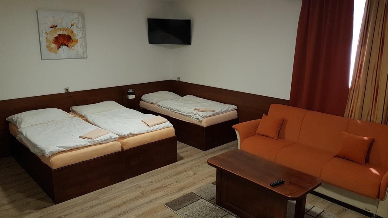 尼特拉pko酒店 外观 照片